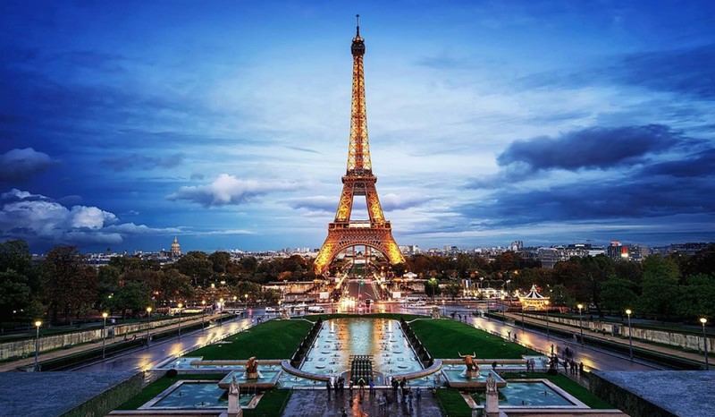 Tháp Eiffel vươn mình nơi Paris hoa lệ 8