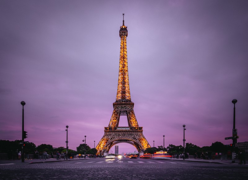 Tháp Eiffel vươn mình nơi Paris hoa lệ 10