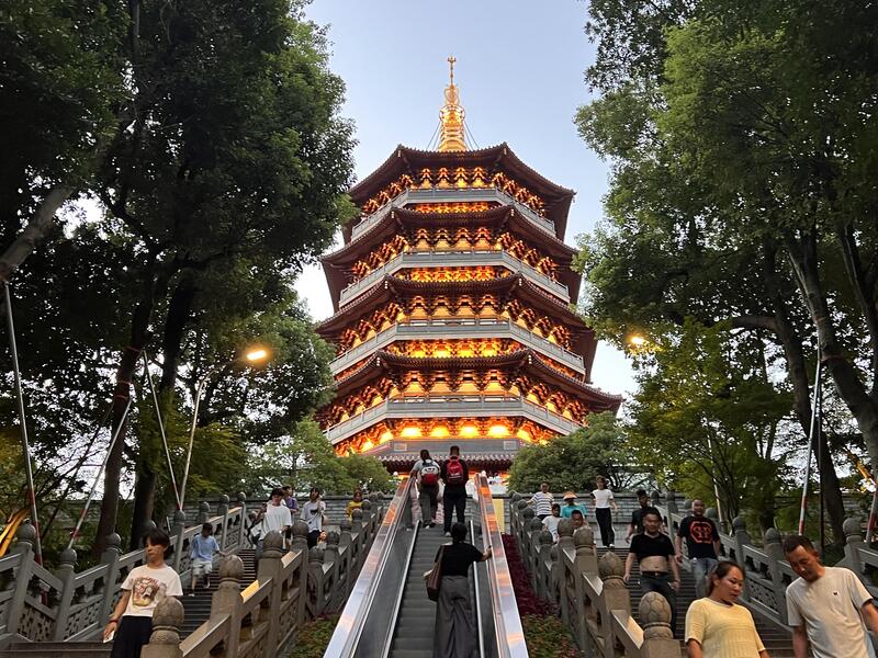 Tháp Lôi Phong, biểu tượng văn hóa Hàng Châu rực rỡ 5