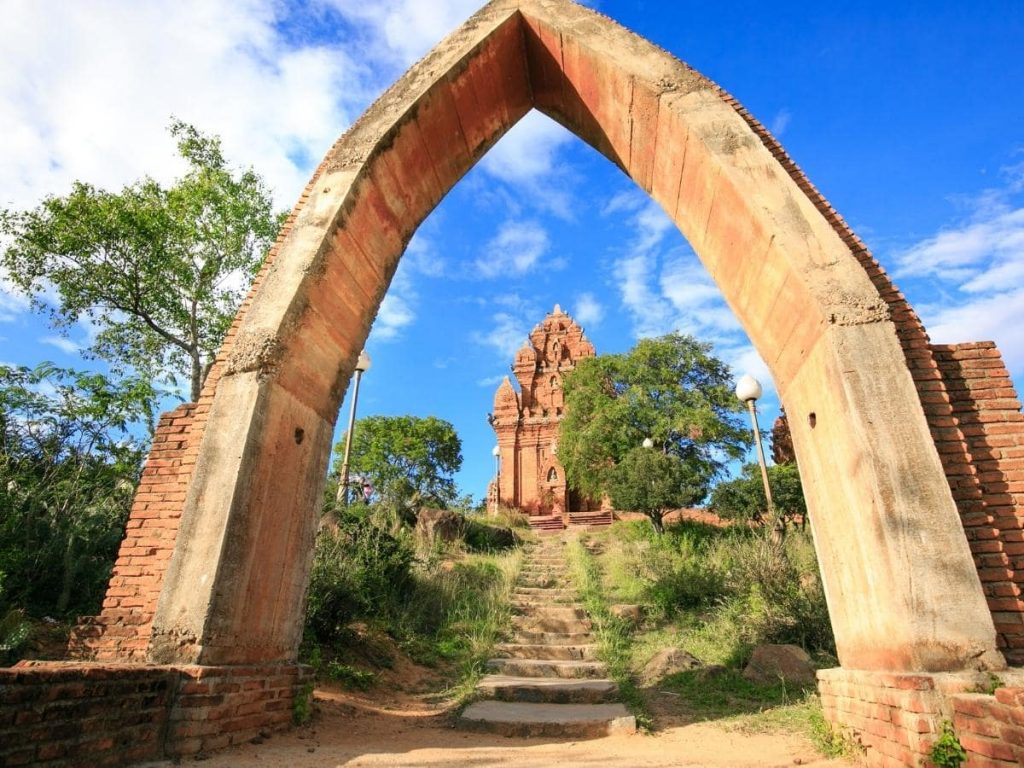 Tháp Po Klong Garai, biểu tượng tâm linh đặc sắc của nền văn hoá Chăm Pa 4