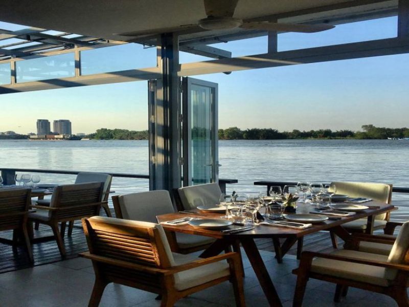Khám phá The Deck Saigon: Nhà hàng sang trọng bên bờ sông Sài Gòn 3
