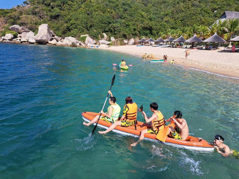 The Light Coral Island Resort ẩn mình giữa Vịnh Vân Phong 7