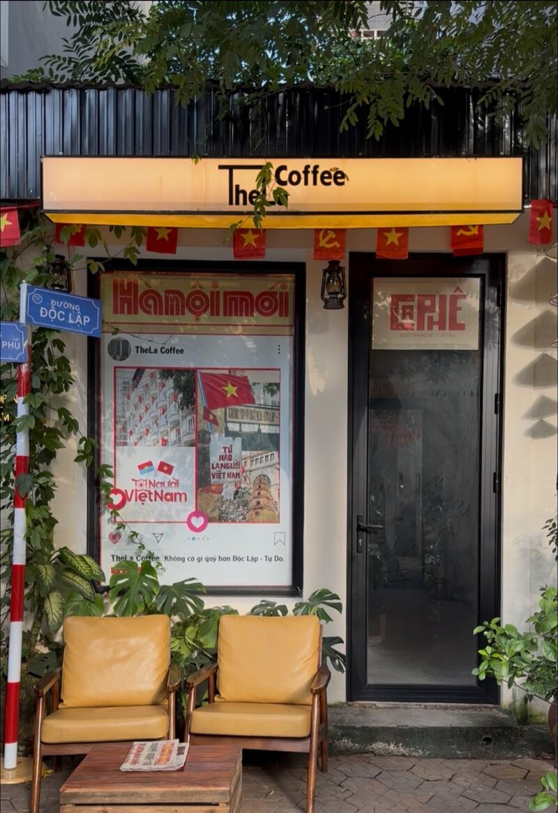 Check-in 14 quán cà phê Hà Nội rực rỡ cờ đỏ sao vàng 14