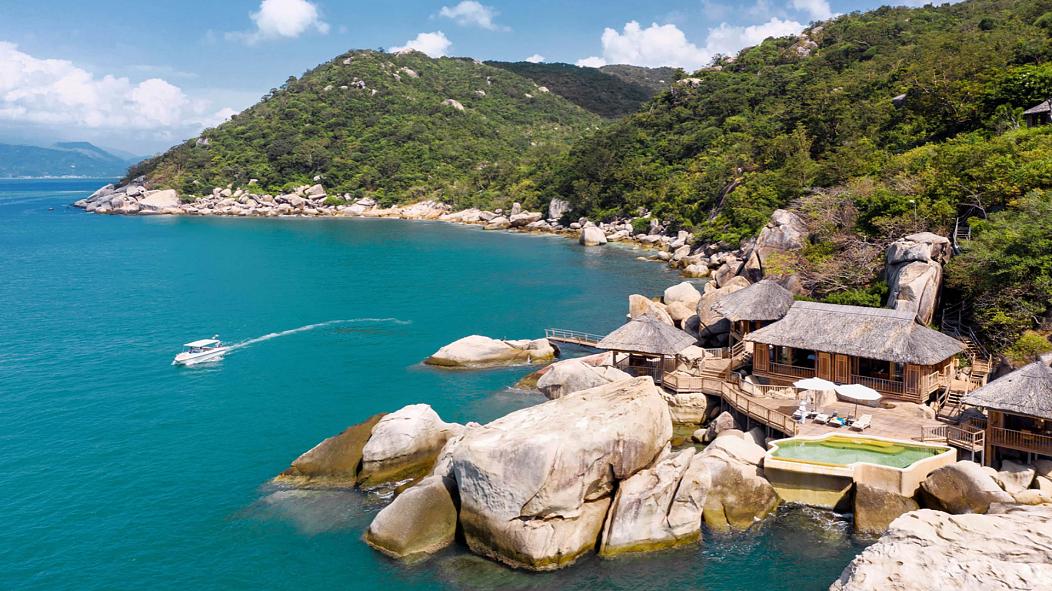 Theo chân Fashionista Châu Bùi tận hưởng thời gian vui vẻ tại Six Senses Ninh Van Bay Resort Nha Trang 2