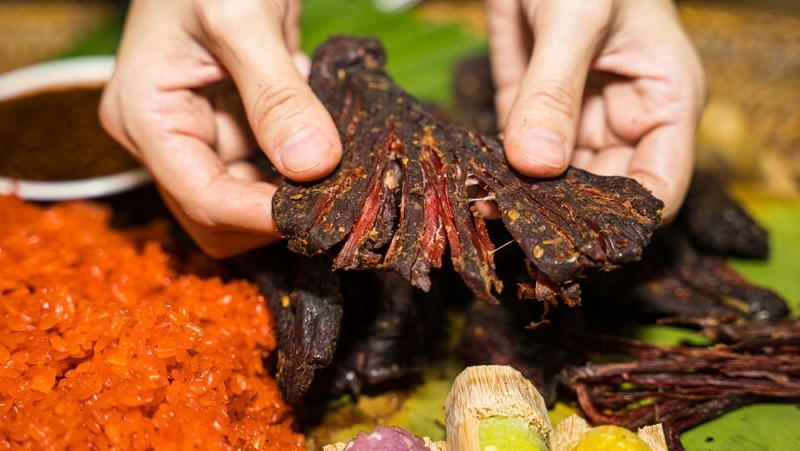 Thịt trâu gác bếp: Món đặc sản giàu dinh dưỡng vùng Tây Bắc 11