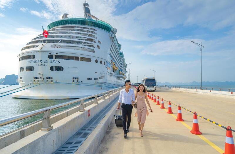 Kinh nghiệm thuê tàu đi vịnh Hạ Long khám phá di sản thiên nhiên kỳ vĩ 4