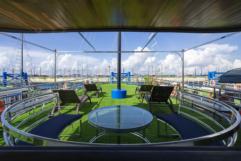 Kinh nghiệm thuê tàu đi vịnh Hạ Long khám phá di sản thiên nhiên kỳ vĩ 8