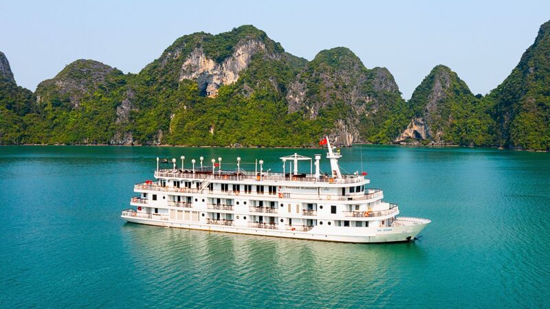 Kinh nghiệm thuê tàu đi vịnh Hạ Long khám phá di sản thiên nhiên kỳ vĩ 9