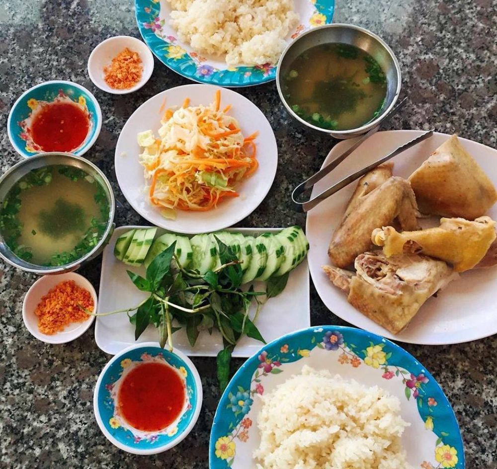 Thưởng thức Cơm gà Phan Rang đặc sắc khi ghé đến Ninh Thuận 3