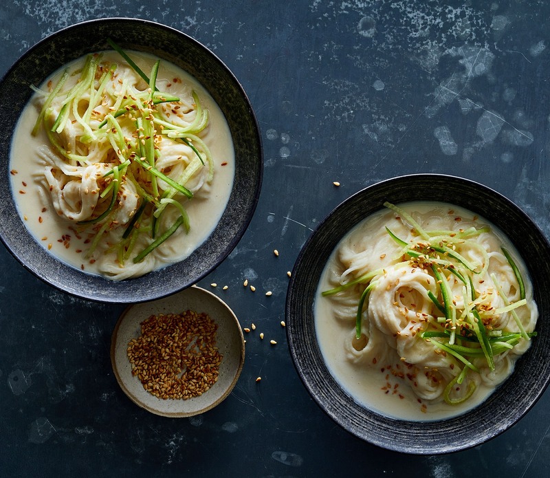 Thưởng thức Kongguksu, món mì lạnh đậu nành thanh mát giữa mùa hè Hàn Quốc