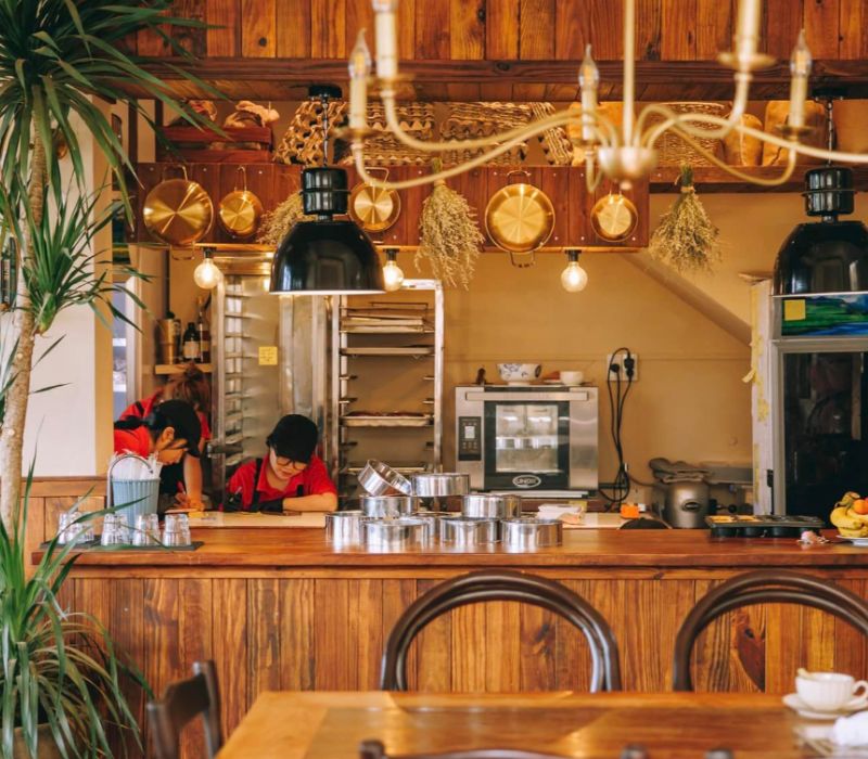 Tiệm bánh Thành Hôn: Nơi có bánh ngọt và những góc check in xịn 5