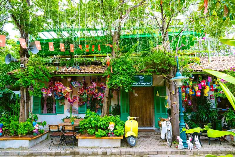 Điểm danh 14 quán cafe trang trí Trung thu tại Sài Gòn 13