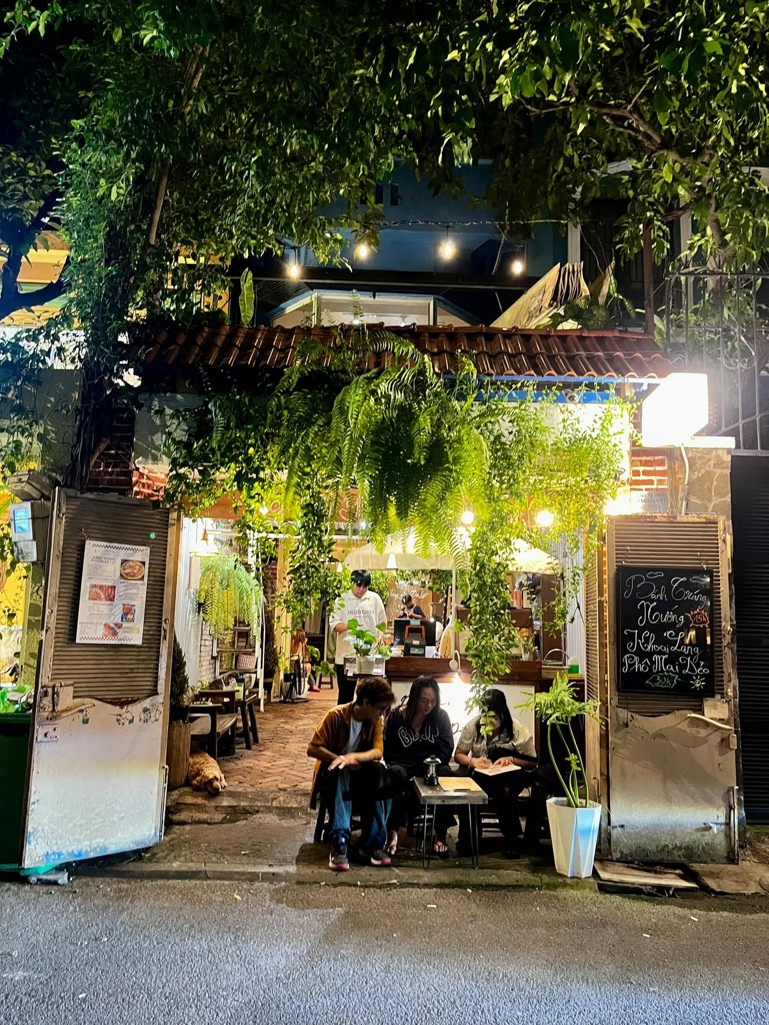 Tiệm Cà Phê Hiên Cúc Trắng, góc Đà Lạt bình yên giữa lòng Sài Gòn 3