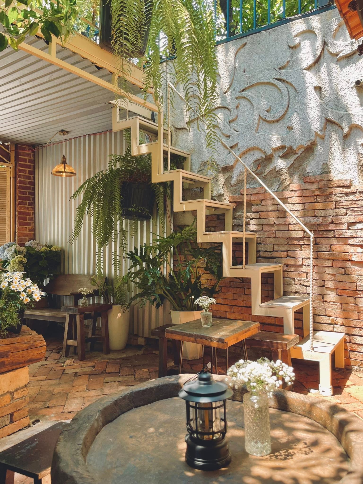 Tiệm Cà Phê Hiên Cúc Trắng, góc Đà Lạt bình yên giữa lòng Sài Gòn 6