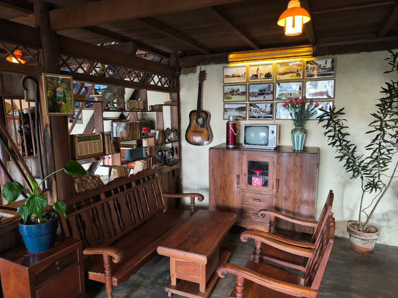 Tiệm Cà Phê Linh: Nơi thời gian dừng lại giữa Sài Gòn 1975 11