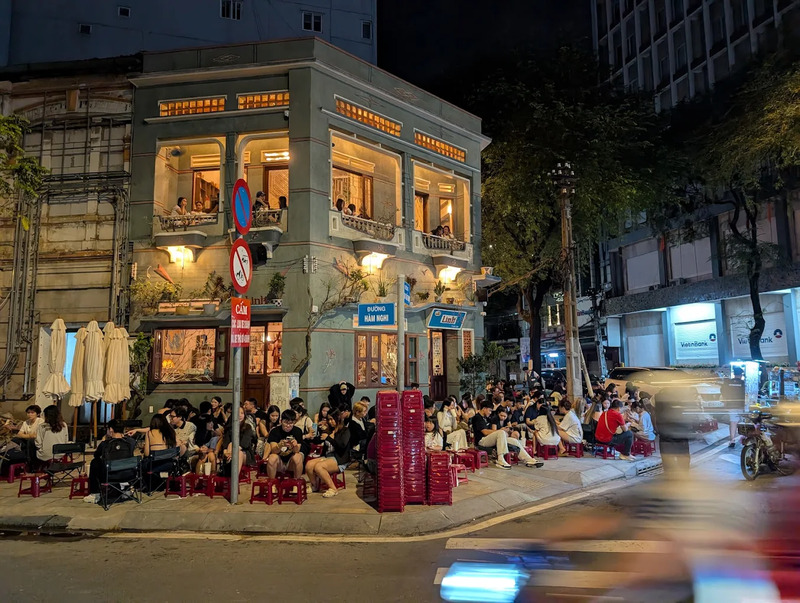 Tiệm Cà Phê Linh: Nơi thời gian dừng lại giữa Sài Gòn 1975 8