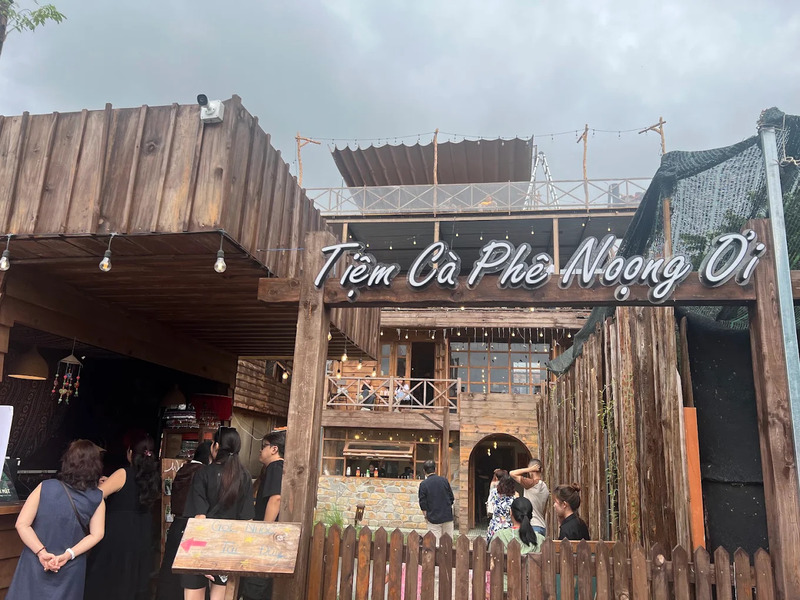 Tiệm cà phê Noọng Ơi như khu vườn cổ tích giữa lòng Sài Gòn 8