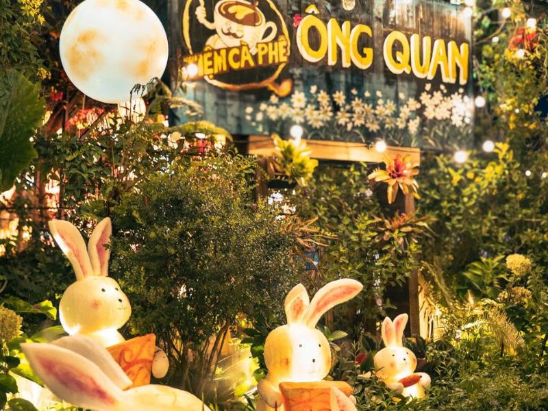 Tiệm cà phê Ông Quan: Góc cổ tích ngập hoa giữa Cần Thơ 2