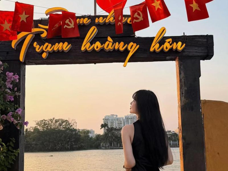 Review Tiệm Cà Phê Trạm Hoàng Hôn: View đẹp, không gian chill 2