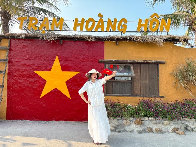 Review Tiệm Cà Phê Trạm Hoàng Hôn: View đẹp, không gian chill 6