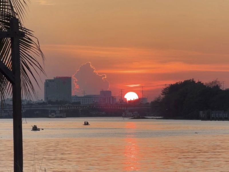 Review Tiệm Cà Phê Trạm Hoàng Hôn: View đẹp, không gian chill 3