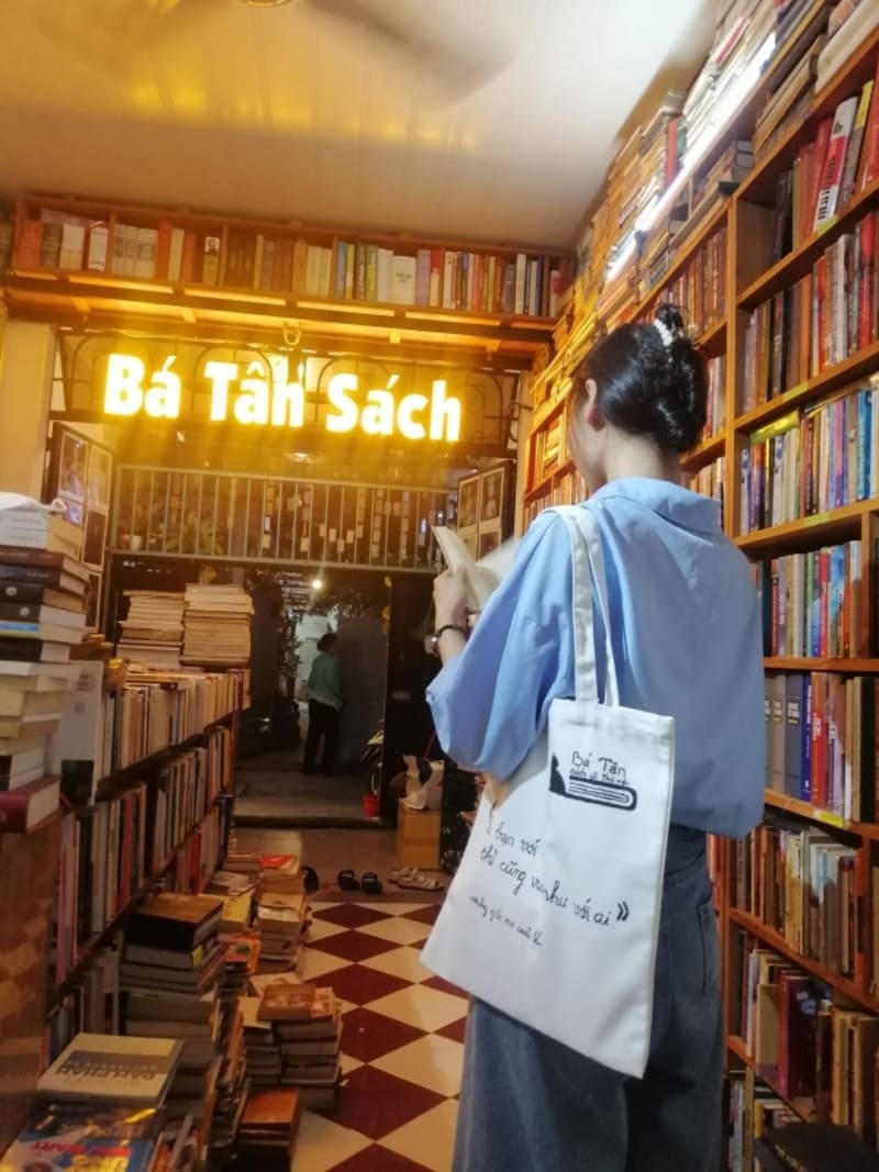 Top 8 tiệm sách cũ nổi tiếng ở TP.HCM bạn không thể bỏ qua 2