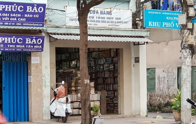 Top 8 tiệm sách cũ nổi tiếng ở TP.HCM bạn không thể bỏ qua 4