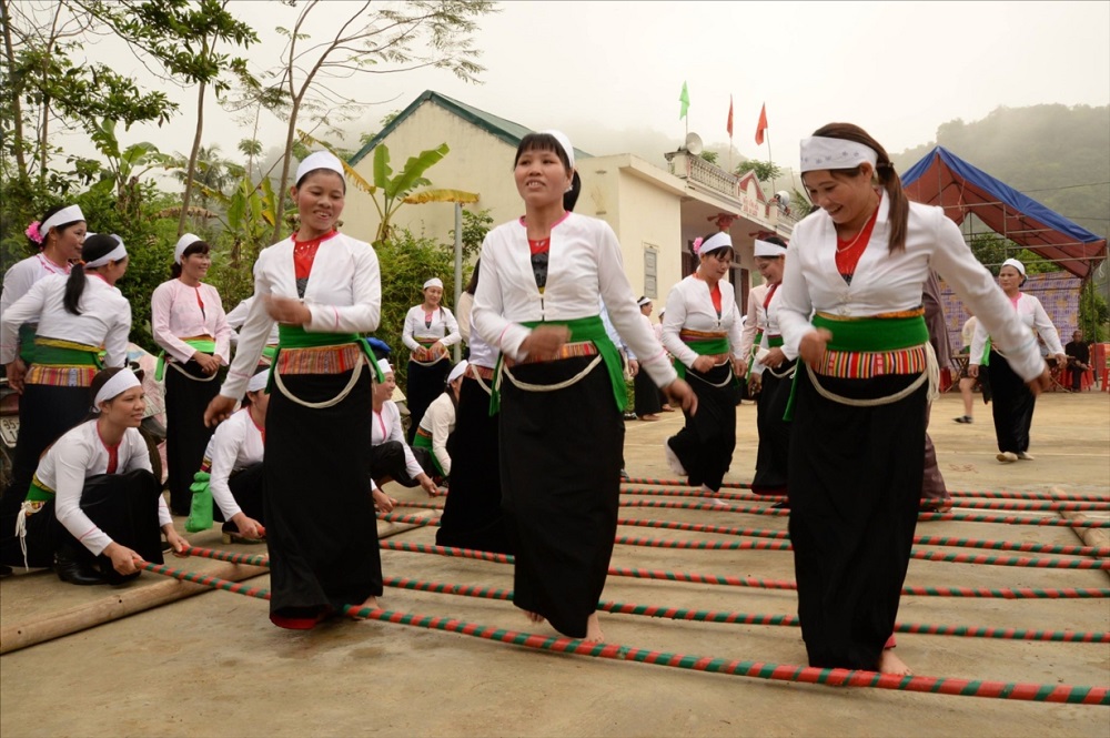 Vẻ đẹp trang phục phụ nữ dân tộc Mường mang đậm dấu ấn của người Việt cổ