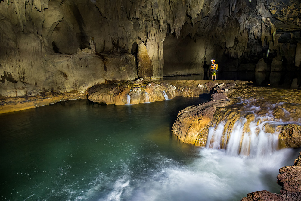 Find Minh Cam cave, Quang Binh, legendary land of fairy tales 7