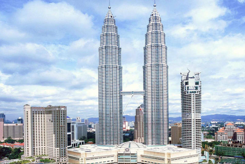 Tháp đôi Petronas cao chọc trời, biểu tượng của Malaysia 2