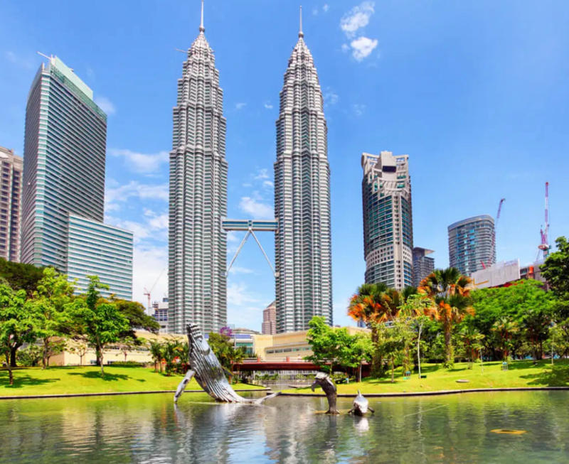 Tháp đôi Petronas cao chọc trời, biểu tượng của Malaysia 3