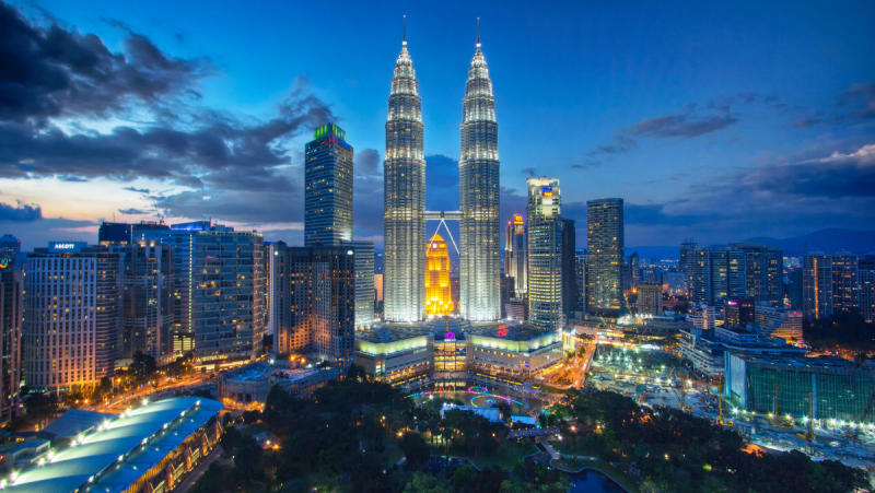 Tháp đôi Petronas cao chọc trời, biểu tượng của Malaysia 4