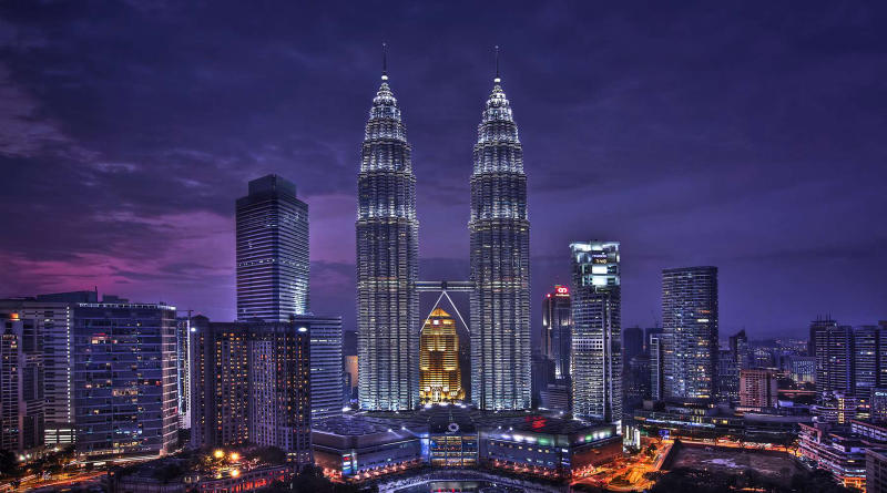 Tháp đôi Petronas cao chọc trời, biểu tượng của Malaysia 5