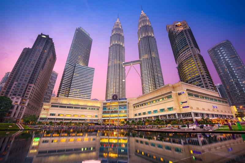 Tháp đôi Petronas cao chọc trời, biểu tượng của Malaysia 9