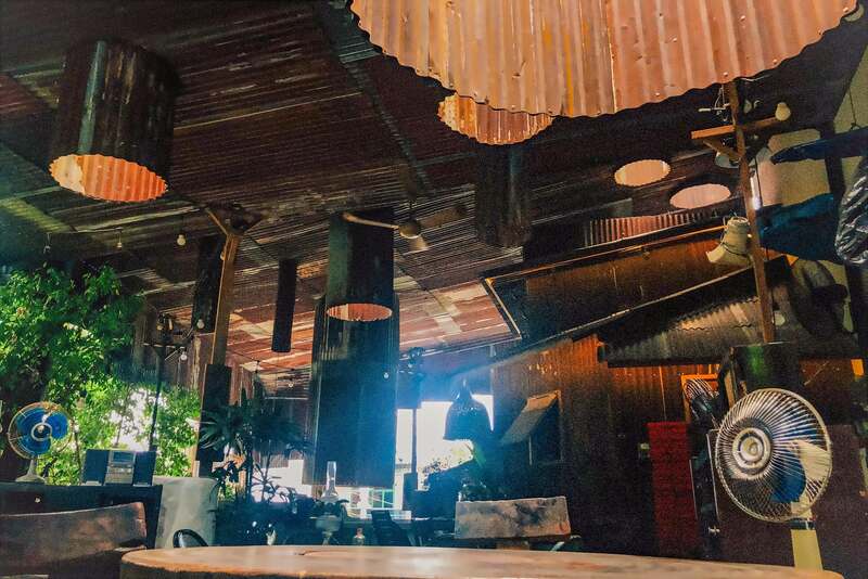 Tôn Cũ Cà Phê, thiết kế khác lạ với không gian hoài cổ 4