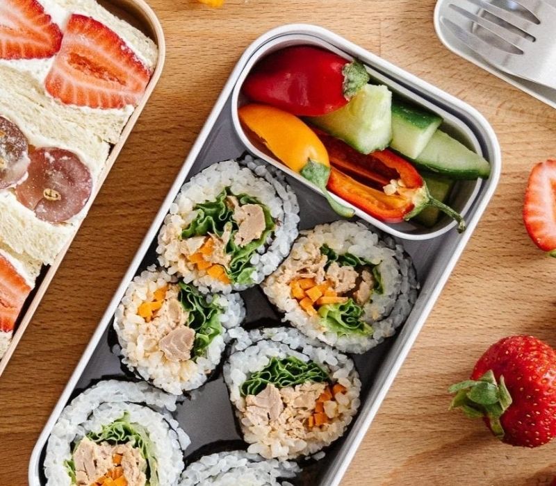 Top 10 đồ ăn mang đi du lịch tiện lợi, ngon miệng và dễ bảo quản