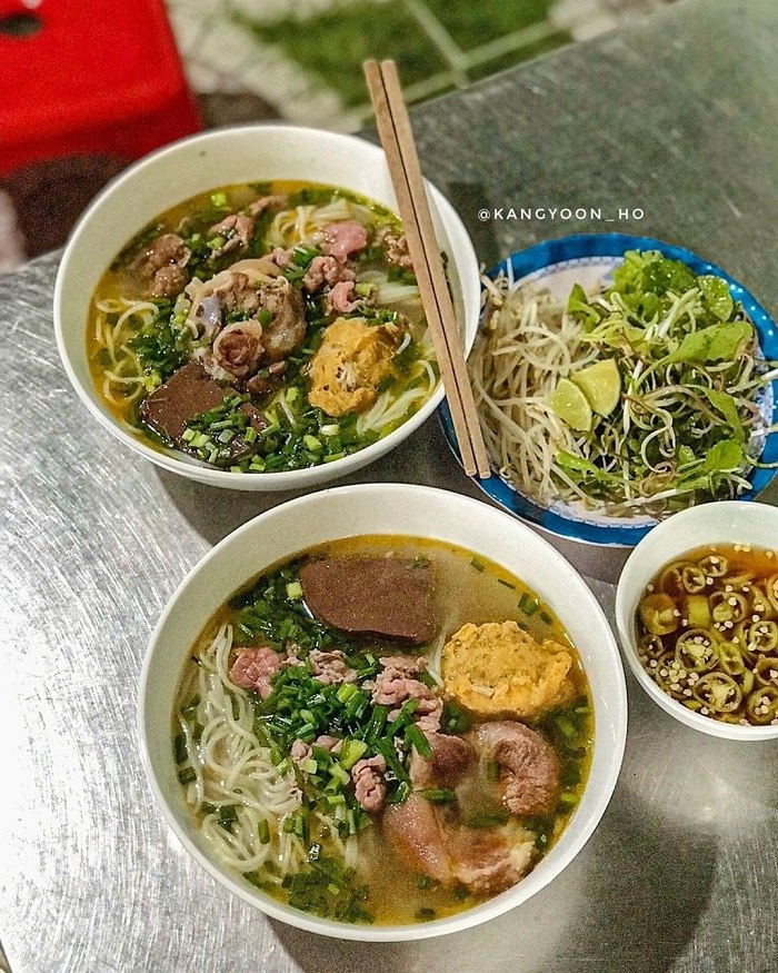 Top 7 quán bún bò Huế ngon choáng váng quên lối về khiến ai ăn cũng nhớ 11