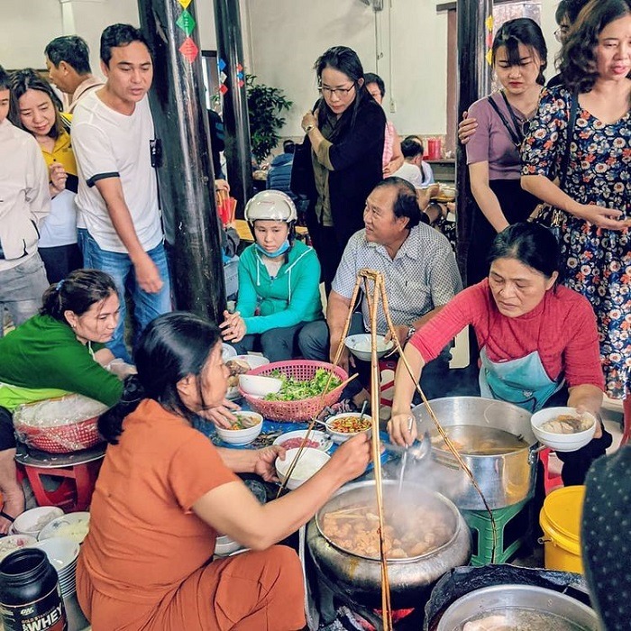 Top 7 quán bún bò Huế ngon choáng váng quên lối về khiến ai ăn cũng nhớ 4