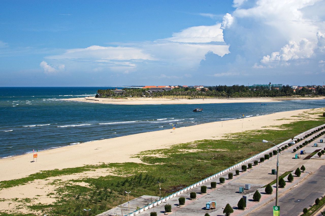 Top Bãi biển Quảng Bình với khung cảnh vừa hoang sơ, vừa thơ mộng 2