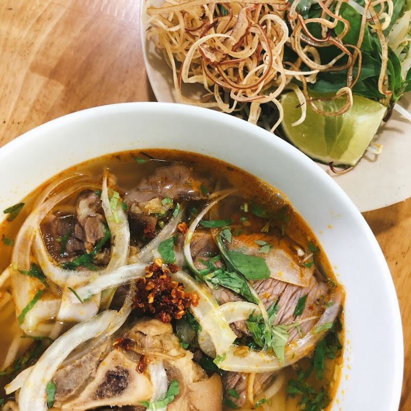 Top 8 quán bún bò Bình Thạnh dân địa phương gợi ý ăn 7