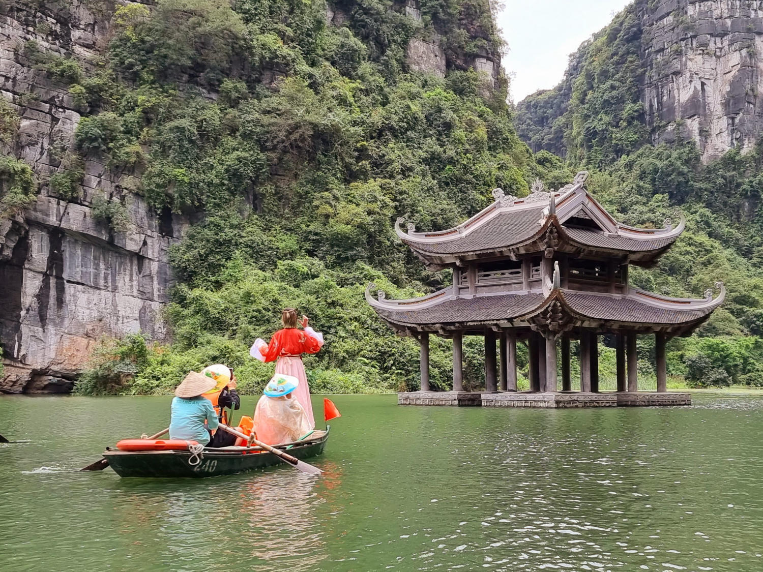 Tràng An tuyến 2 - Khám phá các điểm du lịch tâm linh tại Ninh Bình 5