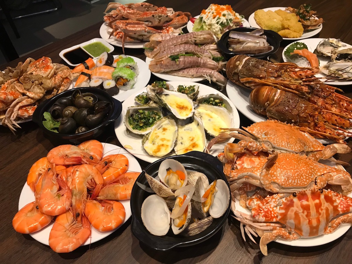 Trải nghiệm ẩm thực Việt - Nhật phong phú tại Adobi Buffet 8