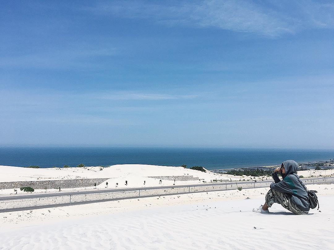 Trải nghiệm cung đường vượt biển Bàu Trắng bằng xe máy 4