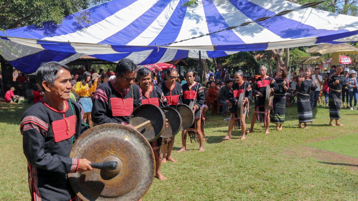 Trải nghiệm Lễ hội cồng chiêng Tây Nguyên thú vị tại Đắk Lắk 9