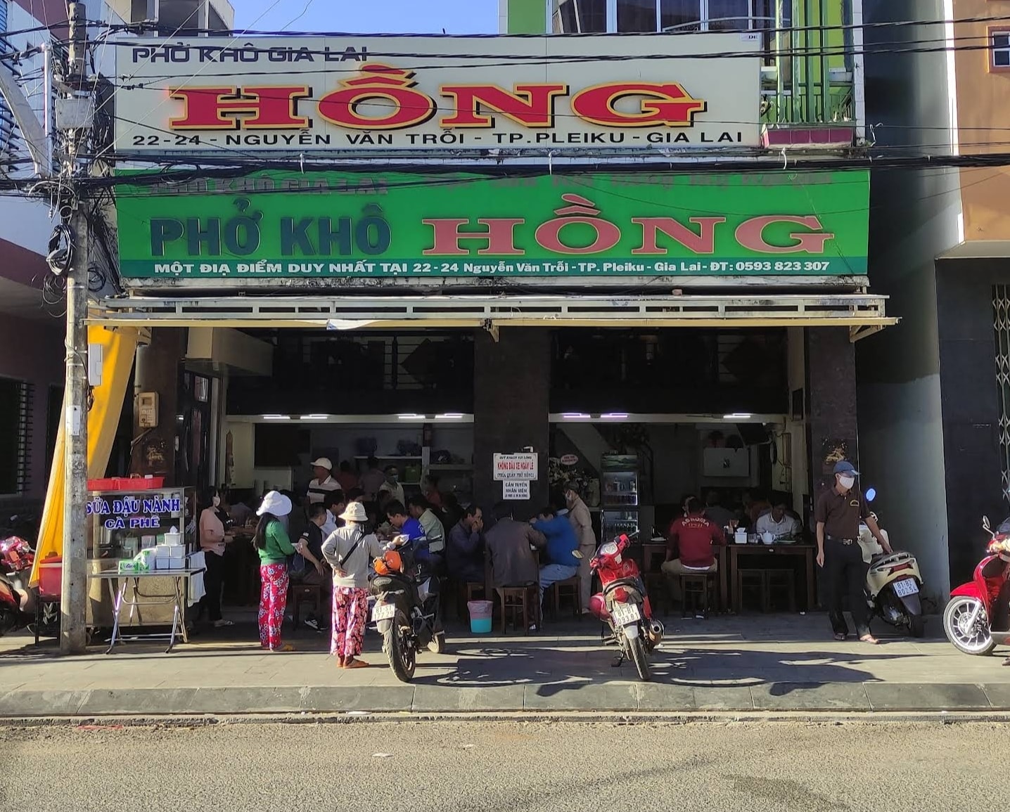 Trải nghiệm Phở Hồng, quán ăn bình dân nổi tiếng ở Gia Lai 2