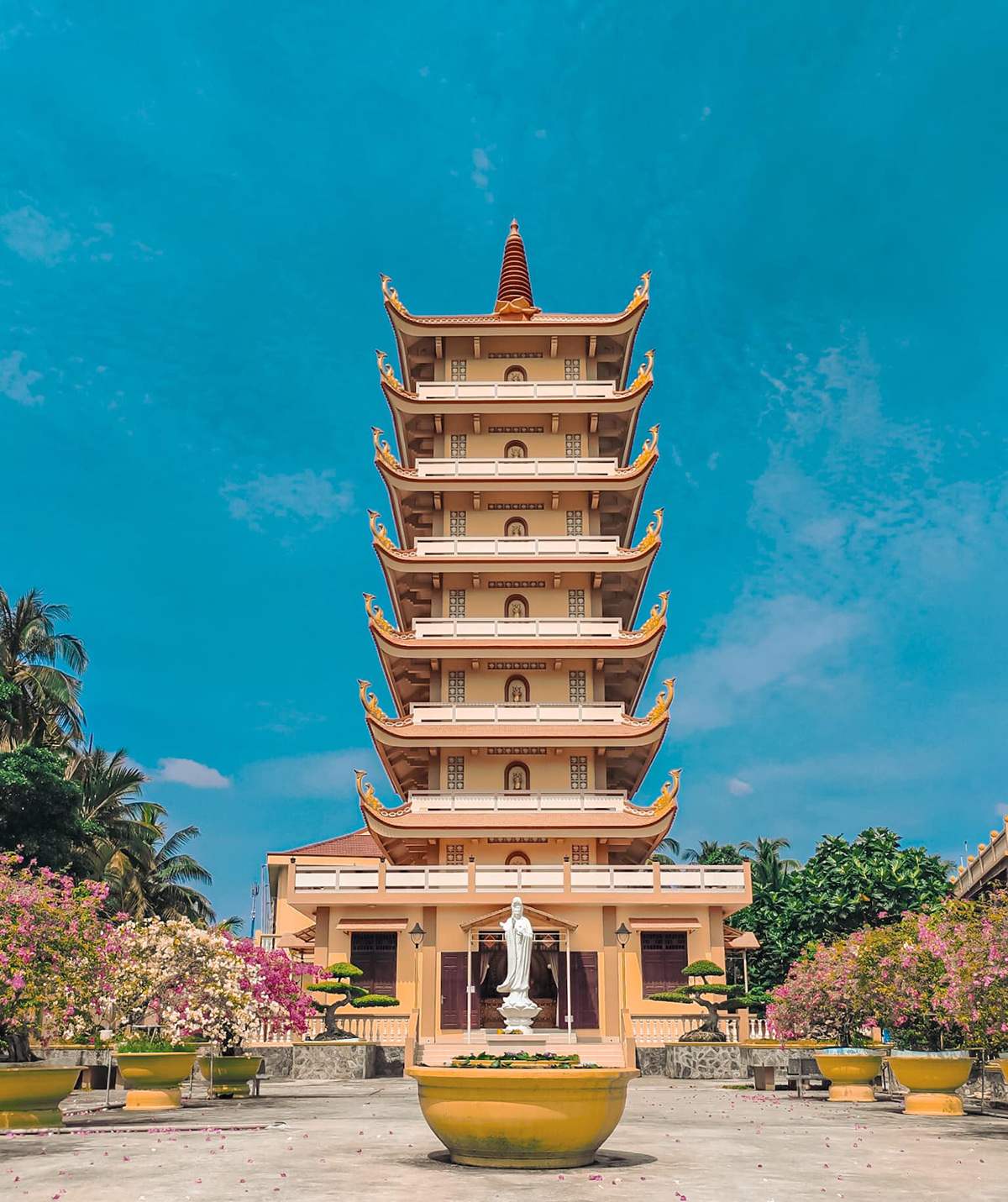 Trải nghiệm review chùa Vĩnh Tràng thanh tịnh và bình yên 8