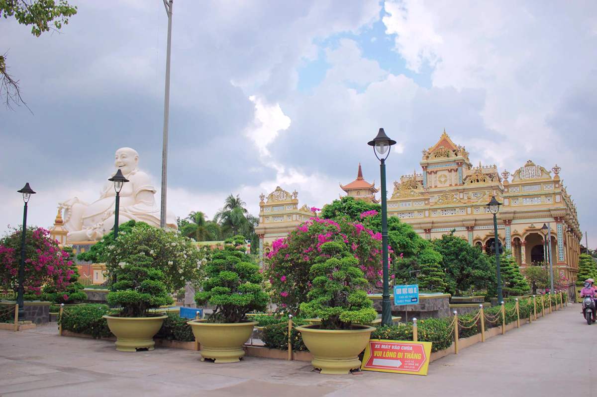 Trải nghiệm review chùa Vĩnh Tràng thanh tịnh và bình yên 4