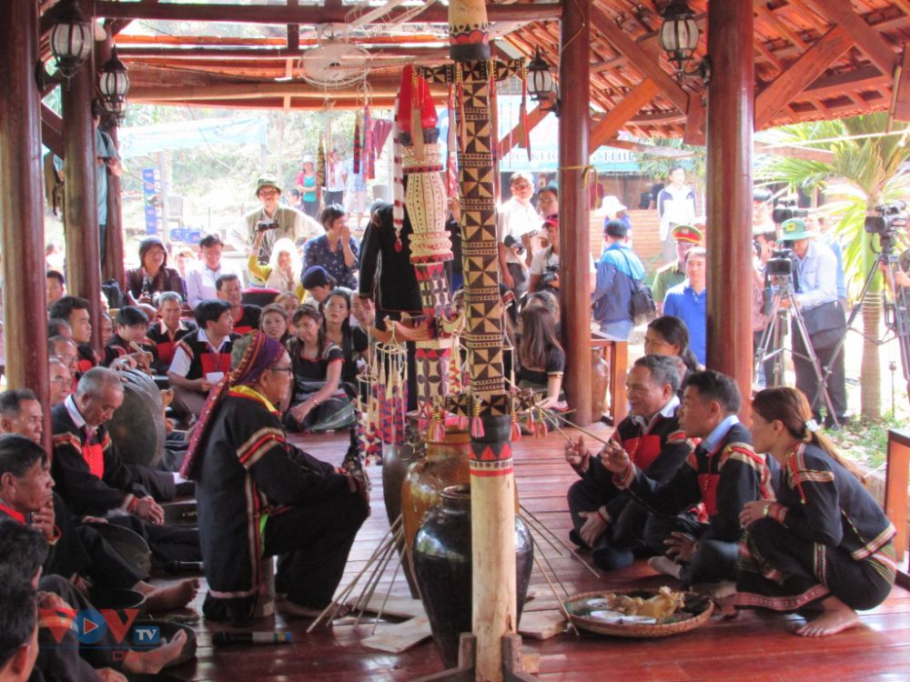 Trải nghiệm văn hóa độc đáo tại Buôn Ako Dhong 9