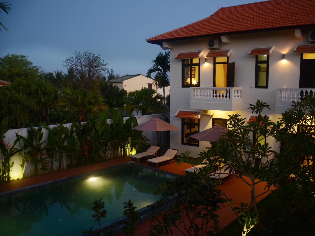 Trải nghiệm dịch vụ nghỉ dưỡng giá rẻ tiện nghi tại Hoi An Red Frangipani Villa 12