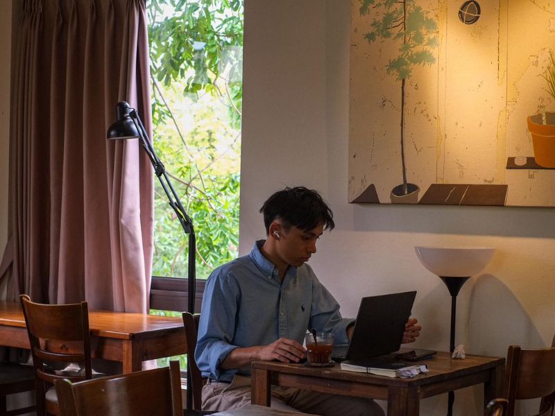 Tranquil Books & Coffee: Quán café - thư viện phong cách vintage 8